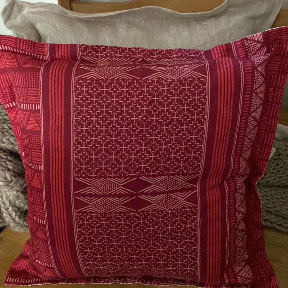 RATAN TEXTILES PVT. LTD.
PILLOW COVER
COTTON & LINEN 18” x 18”
MADE IN INDIA NEW